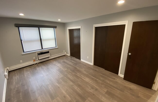 Building Photo - 16 N End Dr