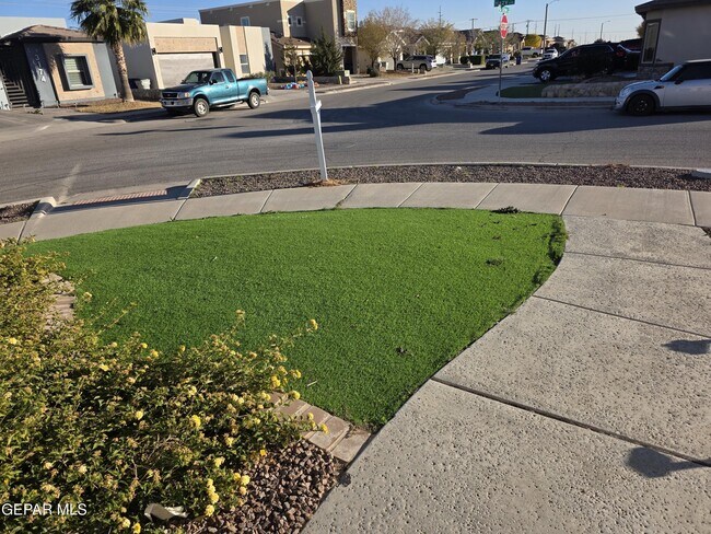 Building Photo - 13197 Hazy