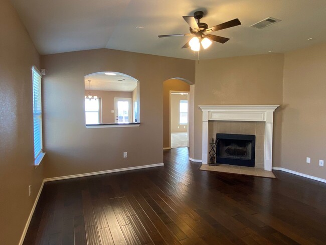 Building Photo - 3 BEDROOMS, COMMUNITY POOL, BELTON ISD