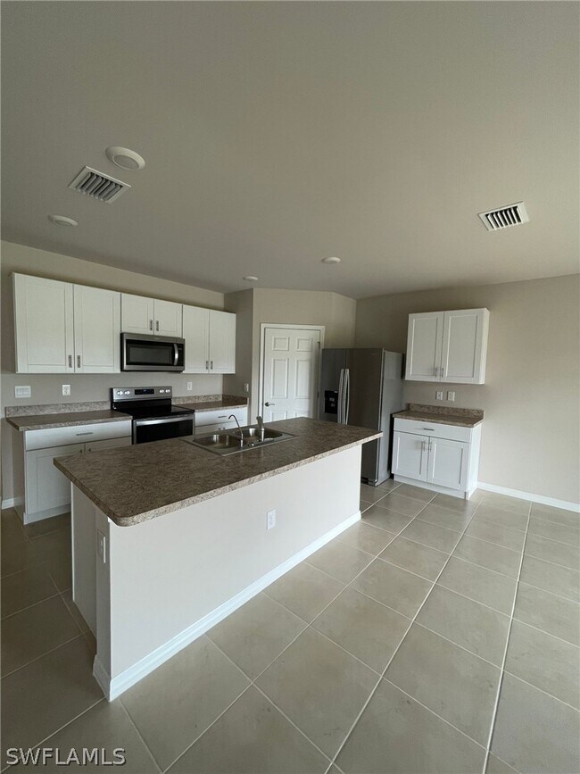 Building Photo - 5215 Butte St