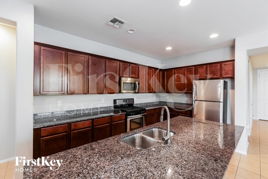 Building Photo - 18333 W Onyx Ave