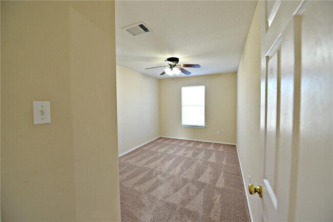 Building Photo - 105 Mesa Dr