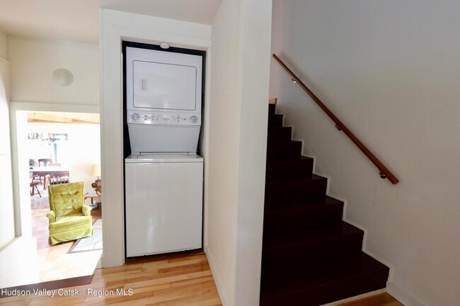 Building Photo - 259 John Joy Rd