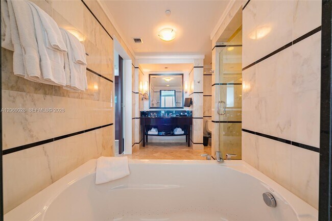 Building Photo - 4391 Collins Ave