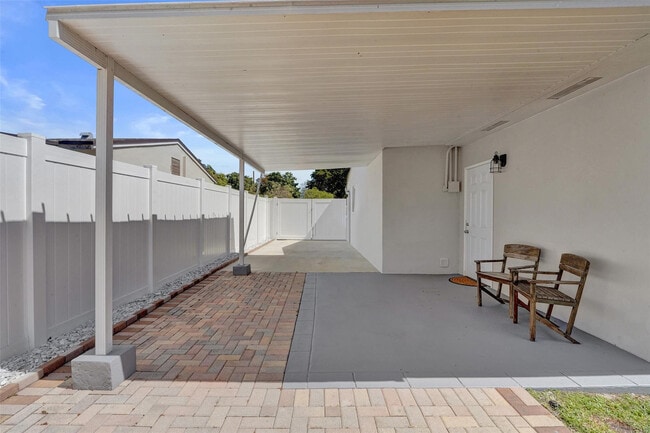 Building Photo - 6101 NE 7th Ave