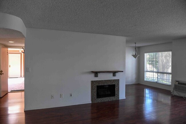 Building Photo - A Charming Westside Rental