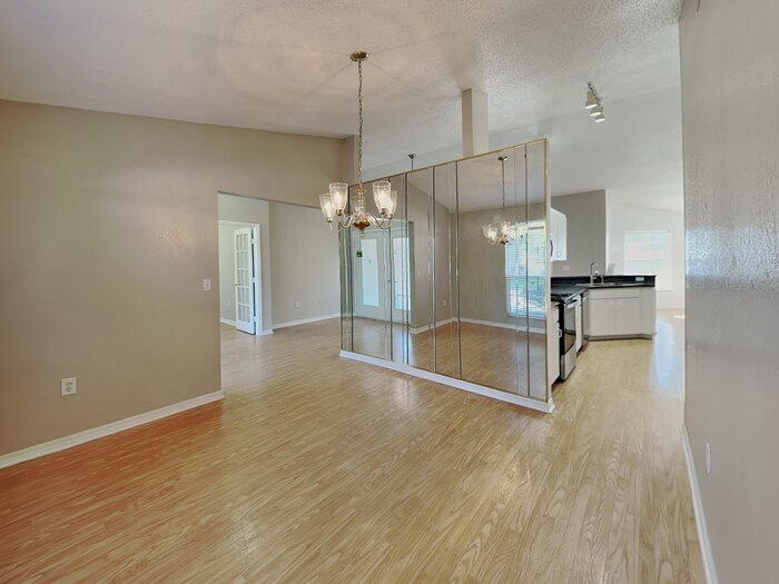 Building Photo - 7691 Canterbury Cir