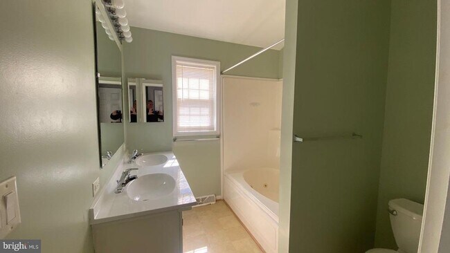 Building Photo - 7642 Bluff Point Ln