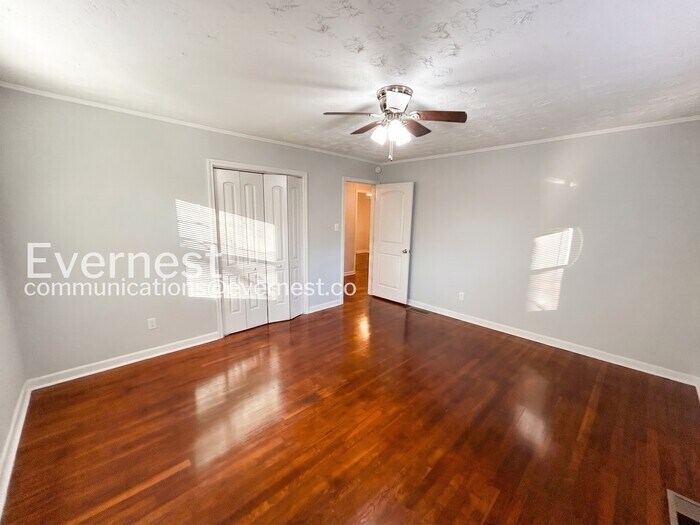 Building Photo - 76 Schell Rd SE