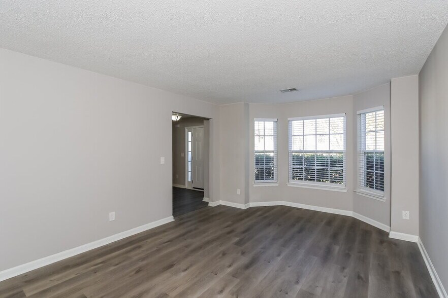 Building Photo - 335 Elma Marie Ct