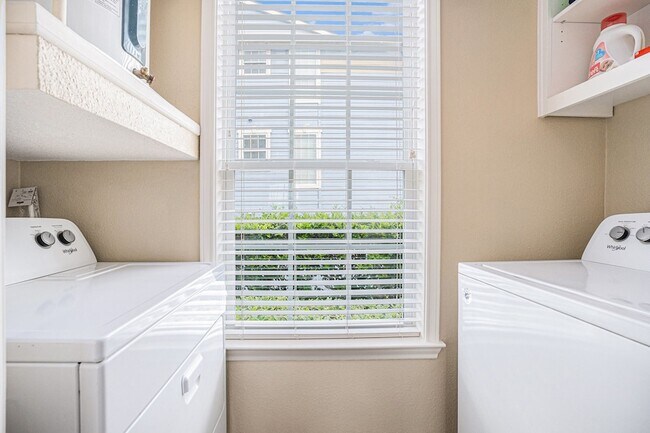 Building Photo - 7000 Seawall Blvd