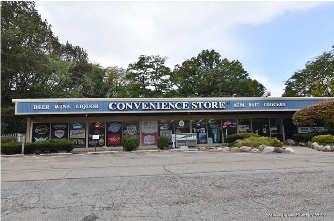 Store on the property - 5600 Hillcrest Ln