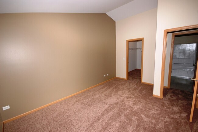 Building Photo - 2327 Silverstone Dr