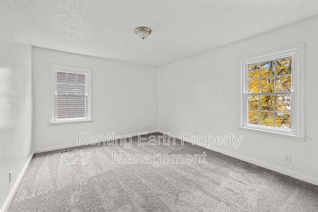 Building Photo - 741 9th Ave W