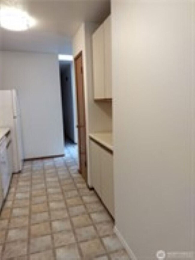 Building Photo - 285 SE Croston Ln