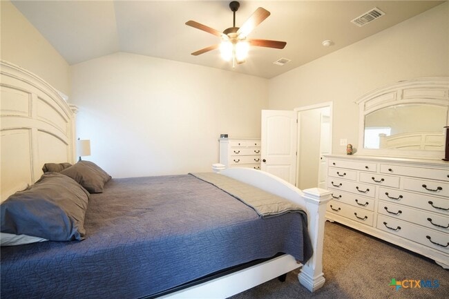 Building Photo - 708 Holstein Dr