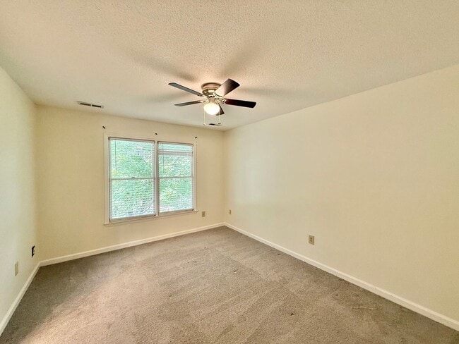 Building Photo - Newly Remodeled 3BD, 2.5BA Townhouse in Ca...