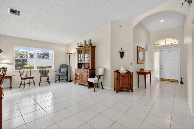 Building Photo - 1520 S Club Dr