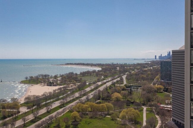 Building Photo - 1 bedroom in Chicago IL 60640