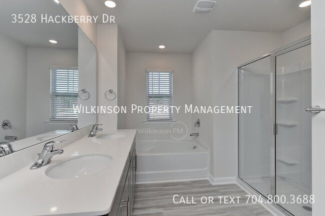 Building Photo - 3528 Hackberry Dr