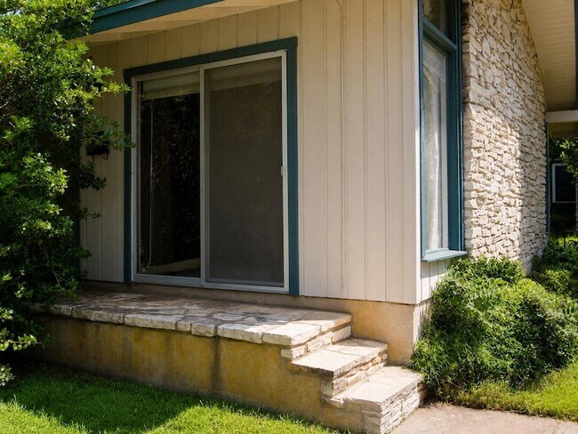 Building Photo - 10515 N Mopac Expy