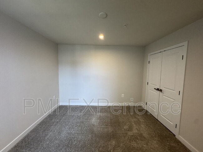 Building Photo - 5609 Greenpoint Ln