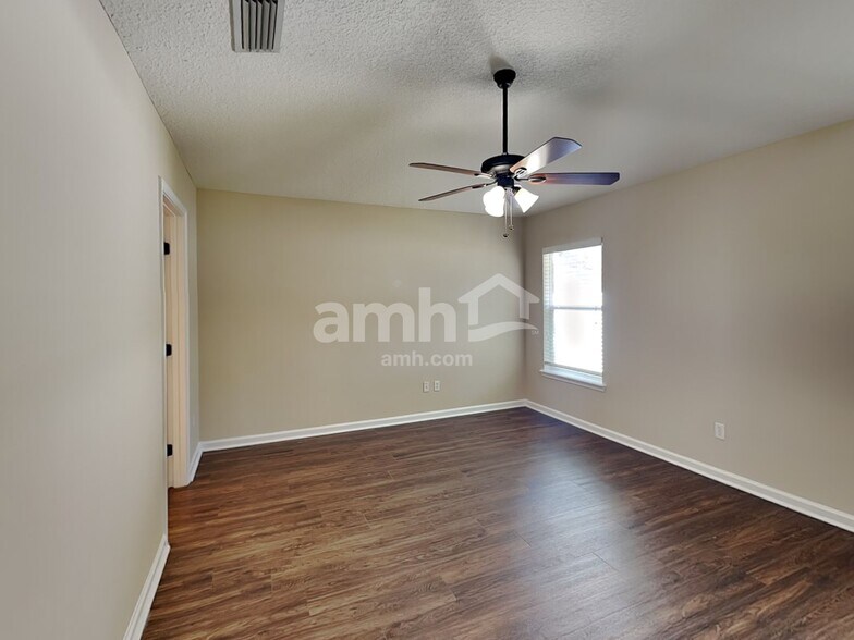 Building Photo - 705 Turkey Point Dr