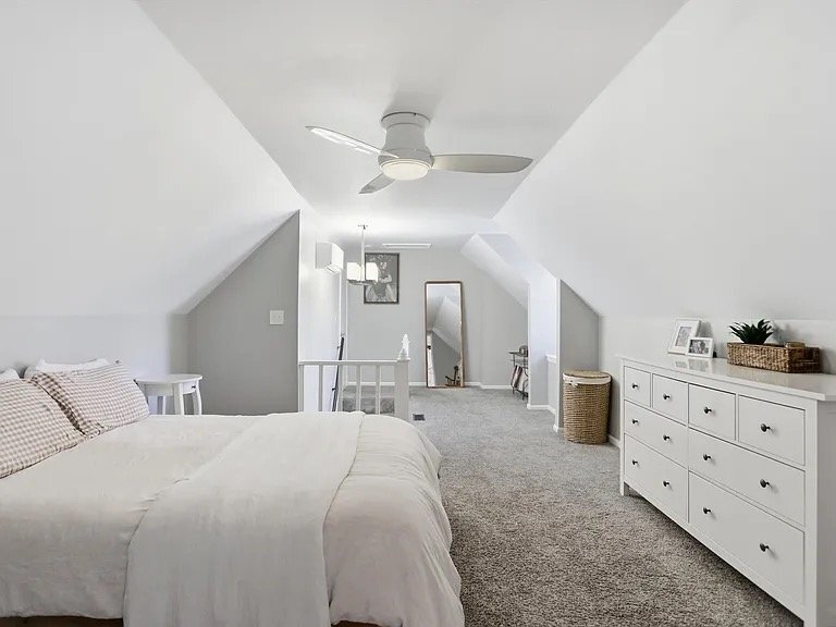 Building Photo - 5873 Kingsley Dr
