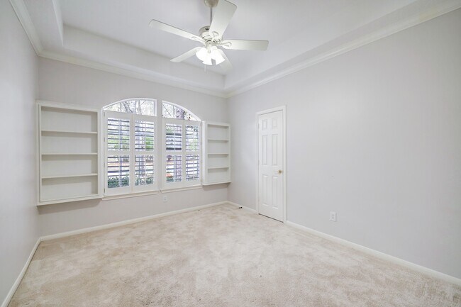 Building Photo - 14 Greenside Pl
