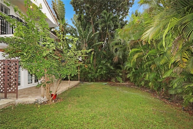 Building Photo - 832 Wallace St