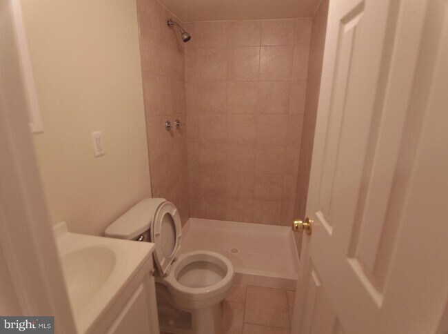 Building Photo - 1852 Willington St