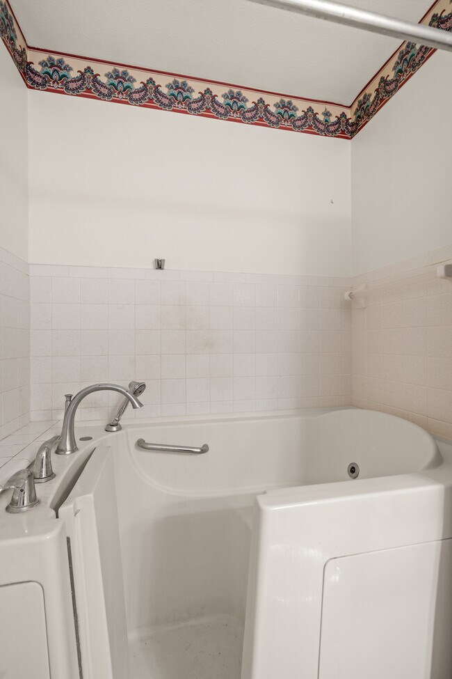 Building Photo - 2383 Netherlands Dr