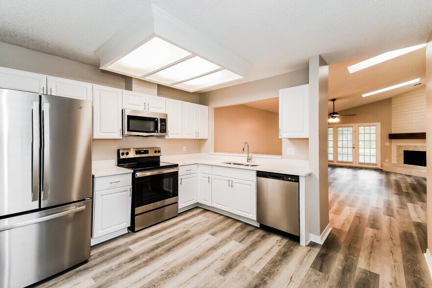Building Photo - 4357 Lake Woodbourne Dr S