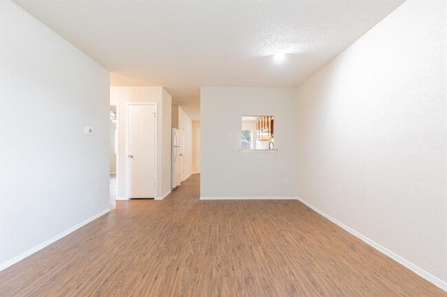 Building Photo - 323 W William Cannon Dr