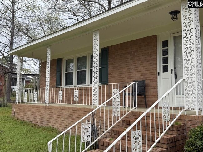 Building Photo - 511 Shady Ln