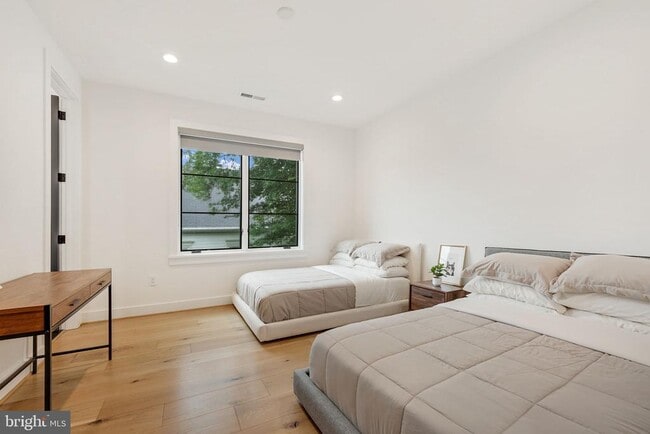 Building Photo - 1452 Buena Vista Ave