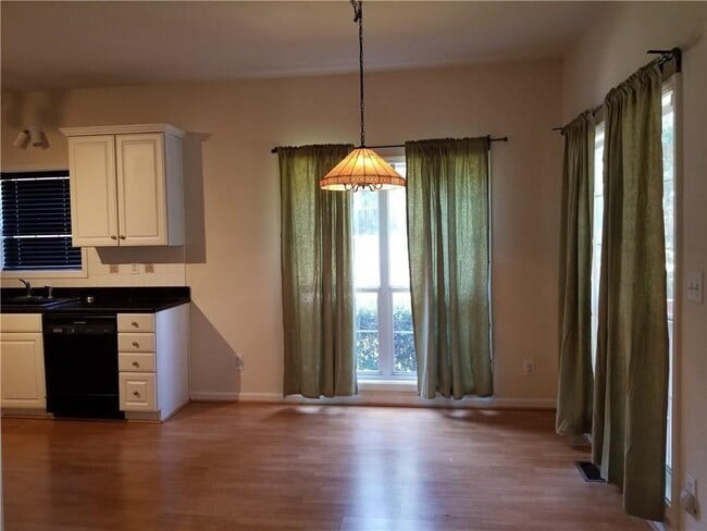 Building Photo - 2828 Oglethorpe Run Square