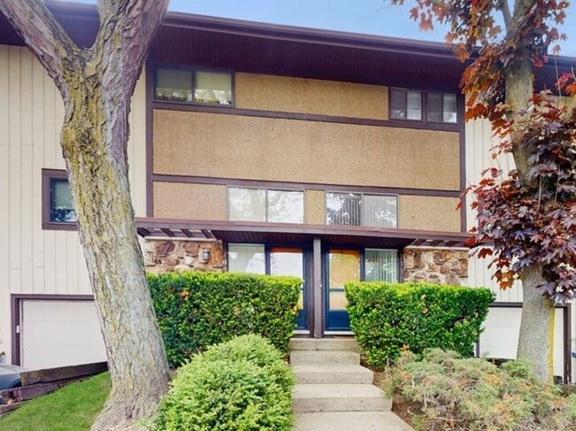 Primary Photo - 211 Skokie Blvd