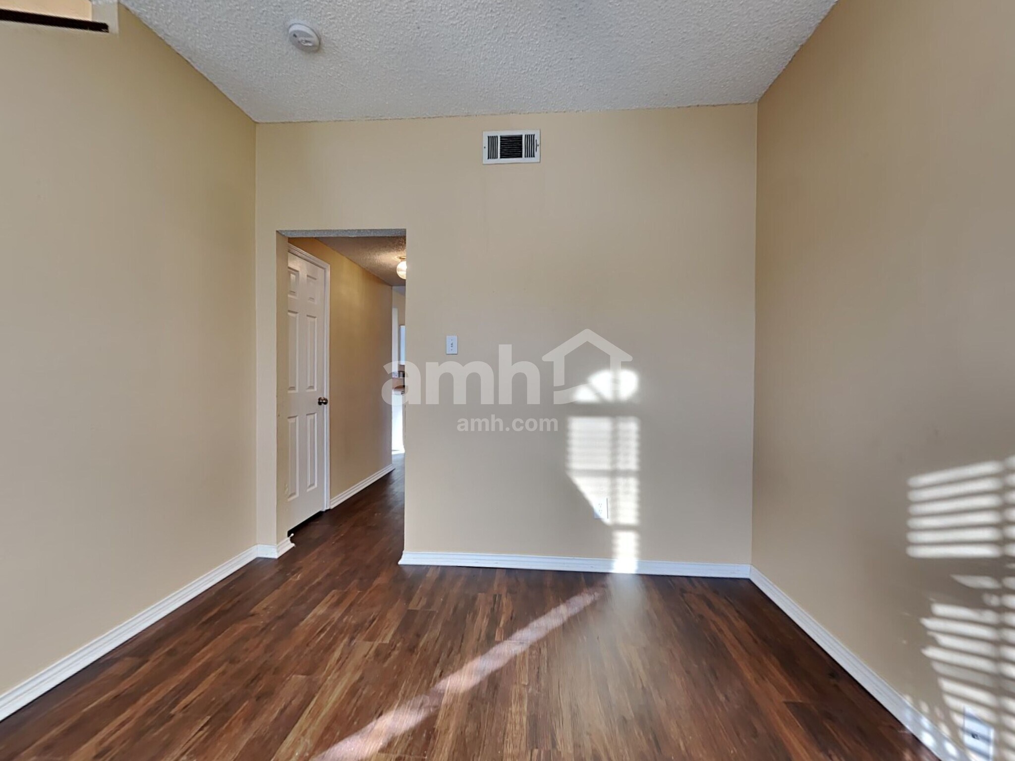 Building Photo - 2101 Flamingo Dr