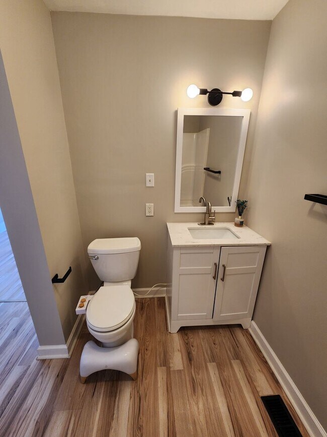 Building Photo - Oakley Rental with Most Utilities Included!