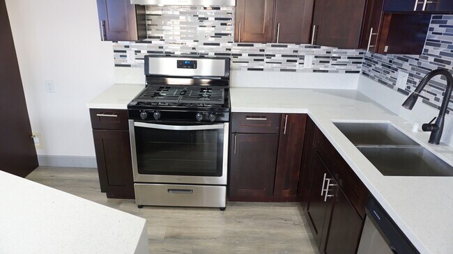 Building Photo - 10065 Arleta Ave