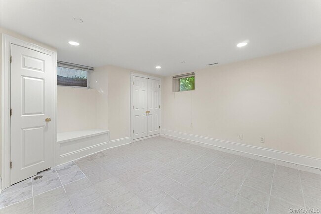 Building Photo - 53 Highfield Rd