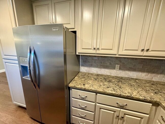 Building Photo - MOVE IN SPECIAL-Luxury in the heart of Madison with a 2 car garage