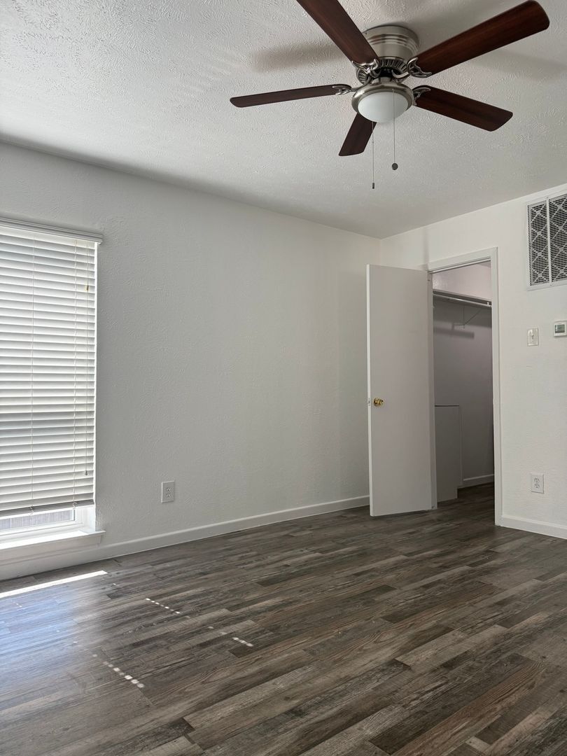 Building Photo - 4317 Hartford St