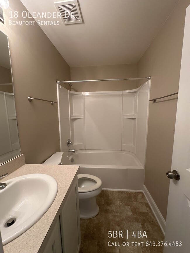 Building Photo - 18 Oleander Dr