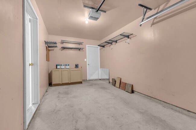 Building Photo - Dream Townhome in Kingstowne – Updated Ele...