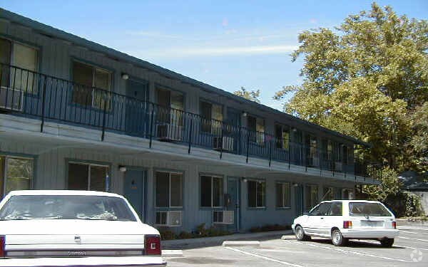 Primary Photo - Sandstone Apartments