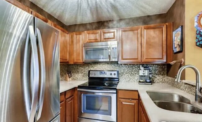 Building Photo - Beautiful 2 Bed 2 Bath in the heart of Bou...