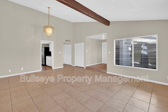 Building Photo - 847 W Juanita Ave