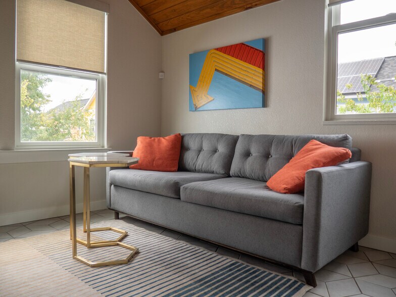 Building Photo - 2016 McCloskey St